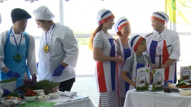 Школьные повара соревнуются в мастерстве