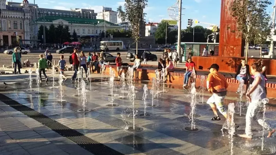 Во время купания в фонтане велика вероятность получить удар током