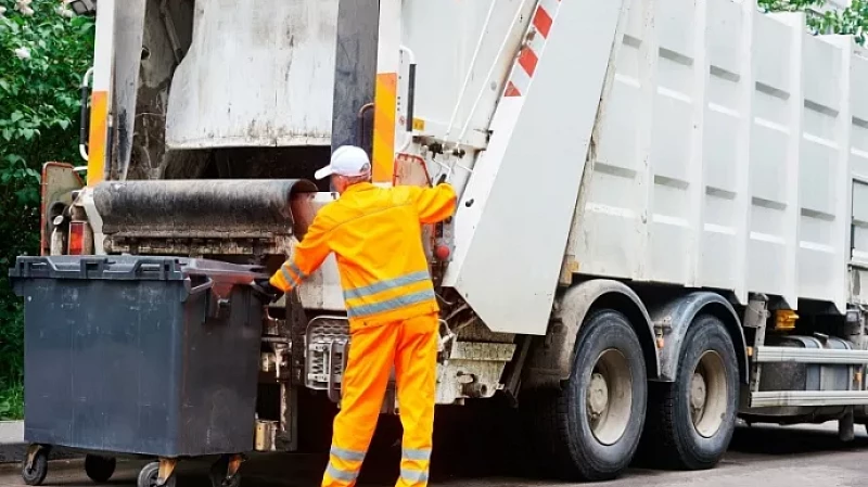 Проблемы с вывозом мусора отмечают жители Свердловской области, ХМАО и ЯНАО