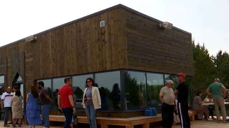 В Сысертском городском округе открылись первый на Урале «ЭкоДом» и туристско-информационный центр «Хижина»