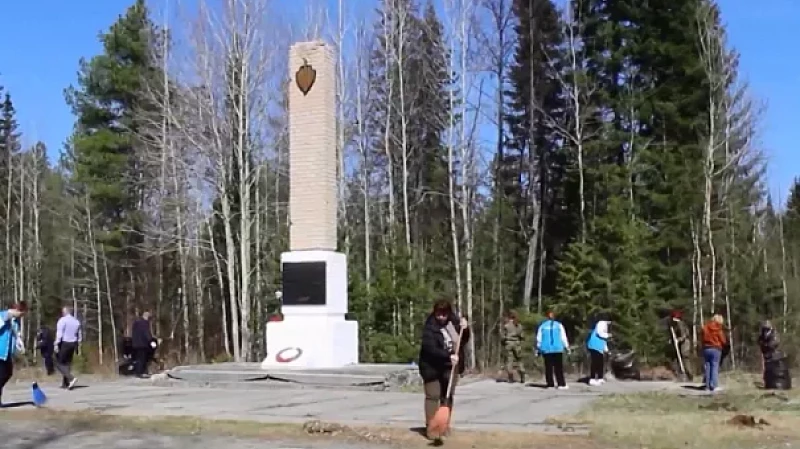 Правоохранители Алапаевска присоединились к международной акции «Сад памяти»