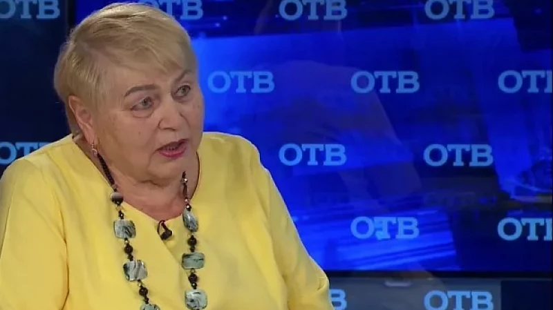 «Когда итожу то, что прожил и роюсь в днях ярчайших где, я вспоминаю одно и то же: седьмой созыв и первый день»