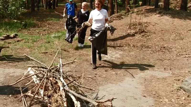 Шарташском лесопарке прошёл субботник