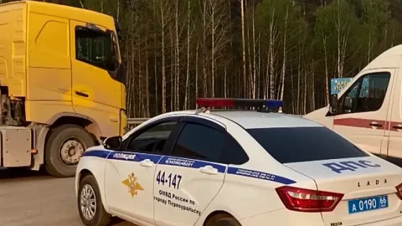 Сотрудники Центра медицины катастроф обследовали водителей легковушек и большегрузов