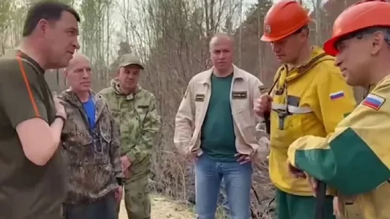 Евгений Куйвашев выехал на место пожаров в Берёзовском городском округе