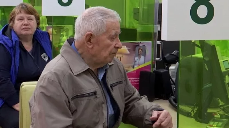 Свердловские пенсионеры могут получить до 50 тысяч рублей, оформив пенсию в Сбербанке