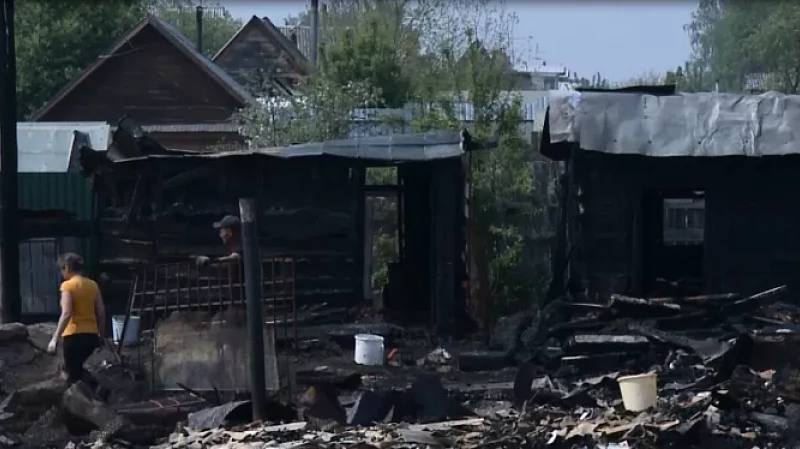 Губернатор поручил до конца лета обеспечить жильём погорельцев в Арамиле