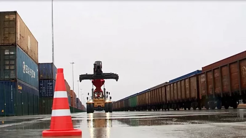 Евгений Куйвашев и Иван Колесников обсудили темпы возведения «Сухого порта» и наземного метро