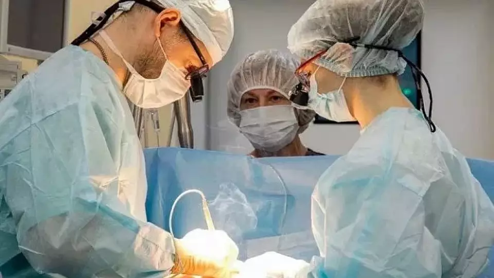 Почти 9 часов хирурги Югры проводили операцию на сердце 11-летней девочки Лины