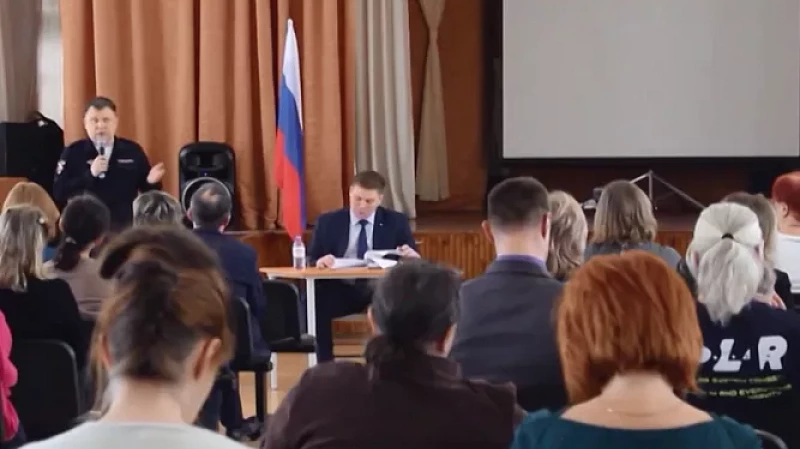 Учительница школы, в которой ранее проводили профилактическую беседу, перевела мошенникам 180 тысяч рублей