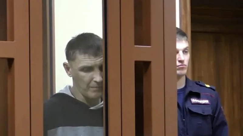 Мужчина решил, что друзья его обокрали, и схватился за нож