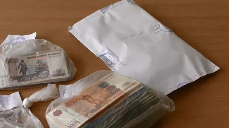 Рецидивист похитил из сейфа торговой компании 1 млн 200 тысяч рублей