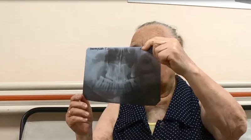 Родственники пенсионерки, которой сломали челюсть во время удаления зуба, намерены подать в суд на медиков