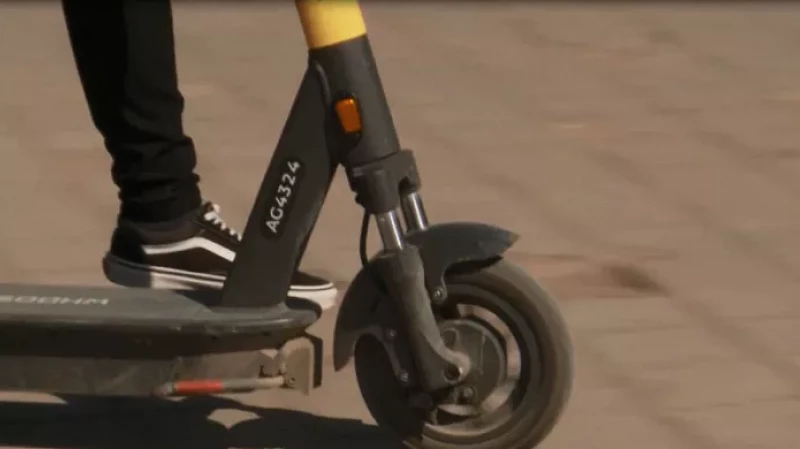 Сотрудники ГИБДД проверяют соблюдение правил передвижения на самокатах