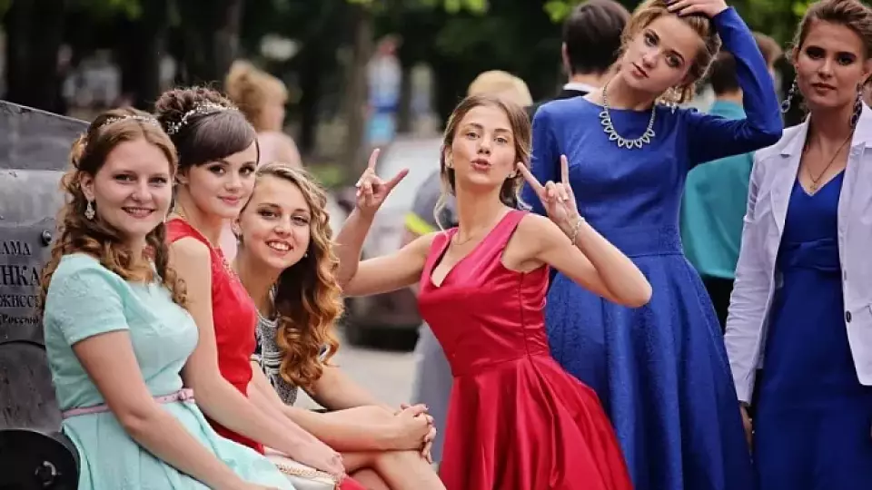 Больше 10 тыс. рублей тратят на выпускной родители школьников в Екатеринбурге