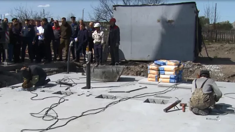 В посёлках Сосьва и Таёжный строят новые дома для погорельцев