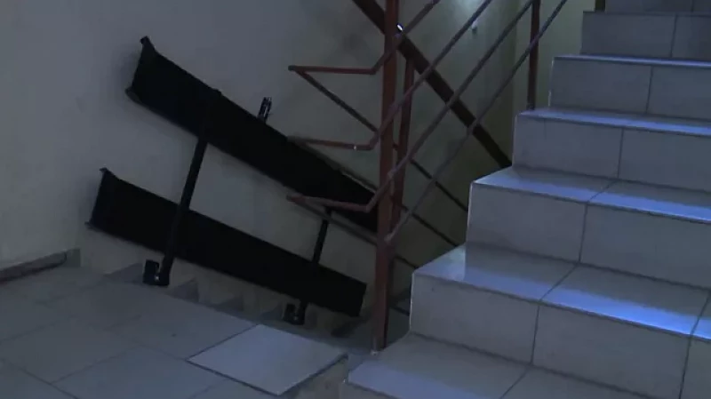 Инвалид-колясочник не может самостоятельно выйти на улицу из-за неправильного пандуса