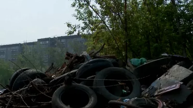 В 100 метрах от жилых домов растёт несанкционированная свалка