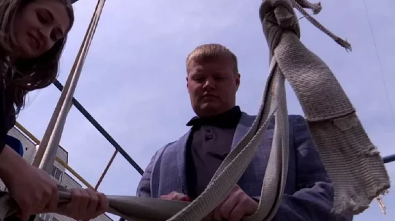 Опасные качели: общественник провёл рейд по детским площадкам города