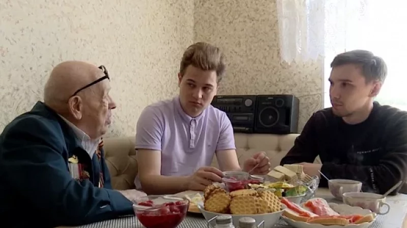 Волонтёры посетили 180 ветеранов, узников концлагерей и участников блокады