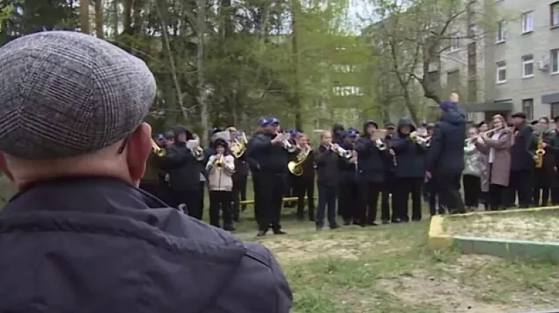 Оркестры организовали персональные концерты для ветеранов