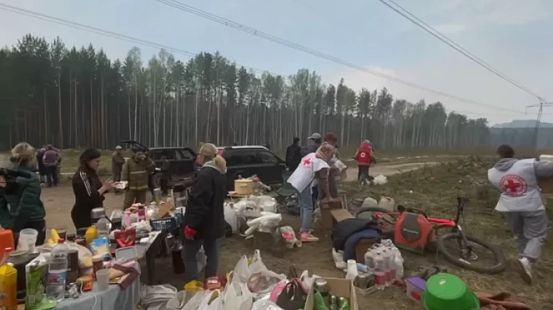 Волонтеры вышли на борьбу с пожарами в Свердловской области по просьбе губернатора Евгения Куйвашева