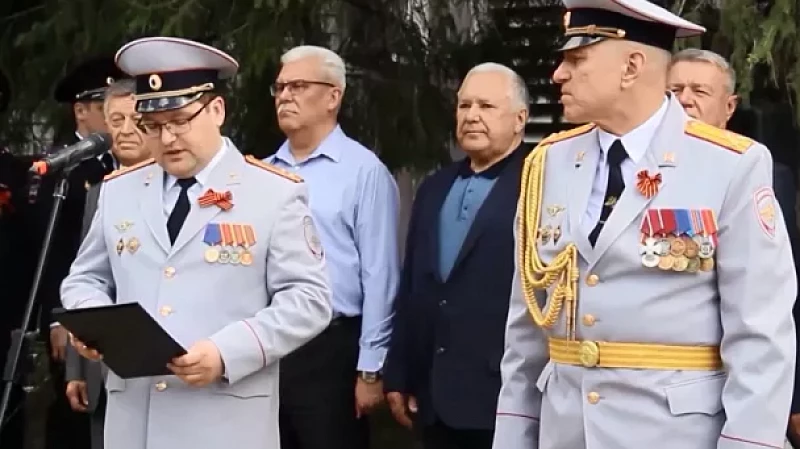 Сотрудники Госавтоинспекции возложили цветы в память о погибших коллегах