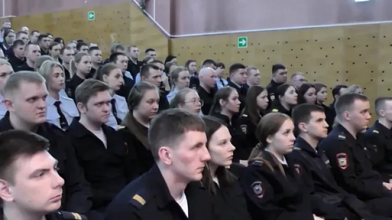 Молодым полицейским посоветовали быть образцом безупречного поведения