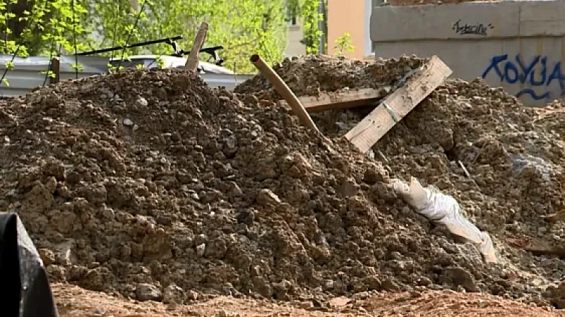 Жильцы домов жалуются на затянувшийся ремонт защитного сооружения