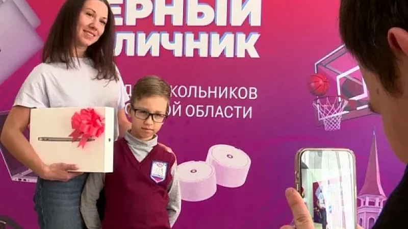 Больше полусотни уральских отличников получили ценные призы в проекте «Верный отличник»