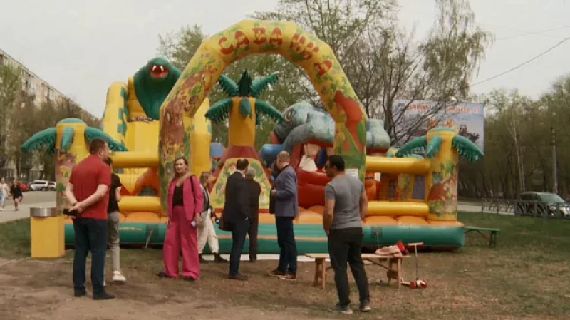 Общественники проверили детские батуты