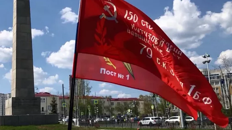 Больше 500 школьников несут почётный караул у Вечного огня