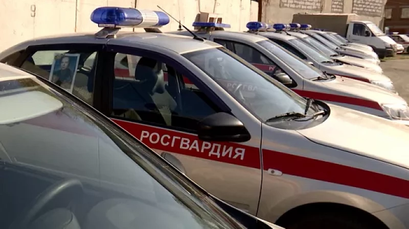 Портреты ветеранов разместили на автомобилях групп задержания вневедомственной охраны