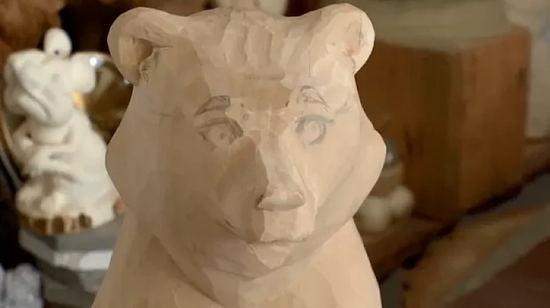 Бывшая банковская служащая стала профессиональным резчиком