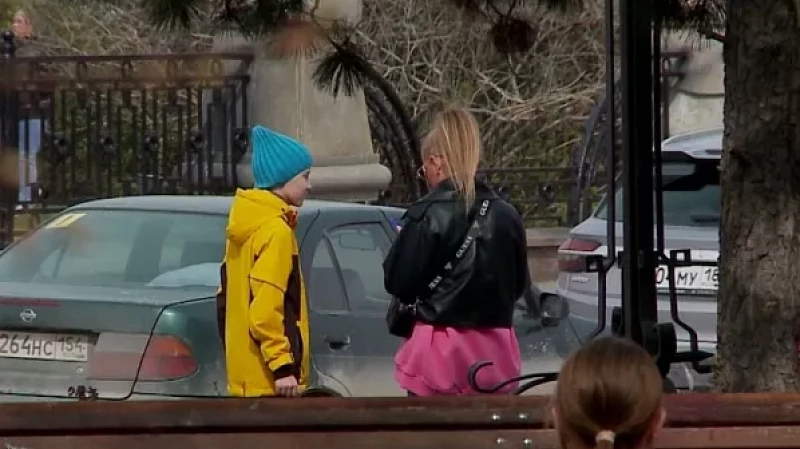 Поисковики провели эксперимент, как прохожие реагируют на просьбы о помощи от детей