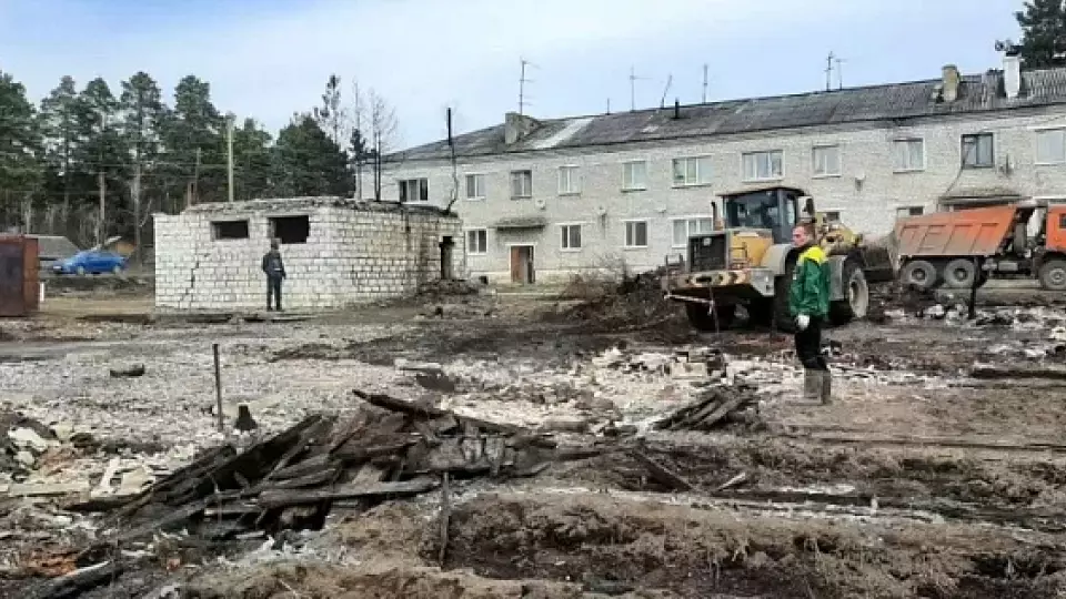 Из 125 участков на месте пожара в Сосьве уже расчищены около 100