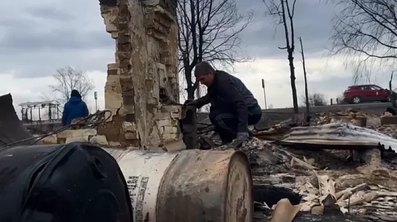 В пострадавшем от пожара посёлке продолжают работать волонтёры