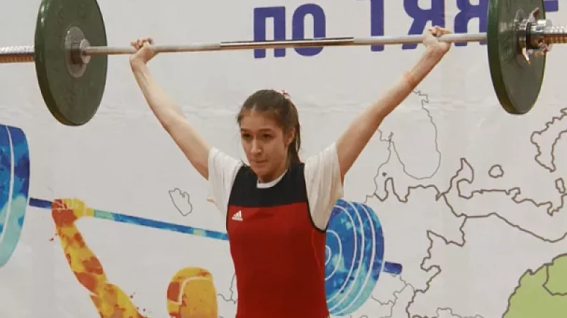 Более 200 атлетов принимают участие в Чемпионате УрФО по тяжёлой атлетике