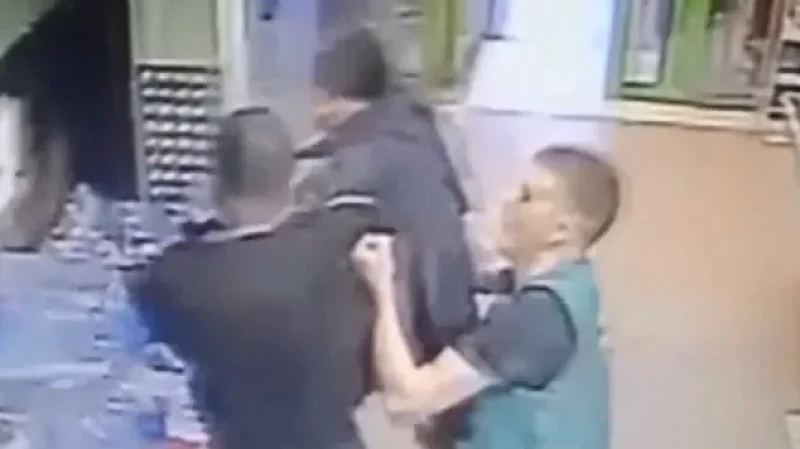 После драки в магазине один участник оказался в больнице, второй – в полиции