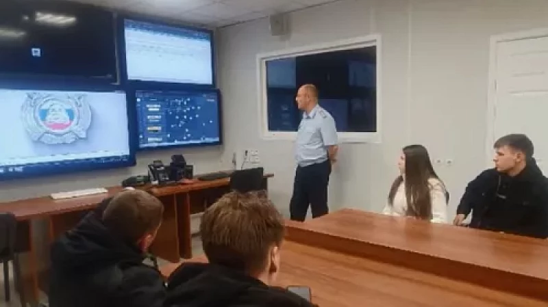 Более 300 студентов посетили Управление Госавтоинспекции по Свердловской области