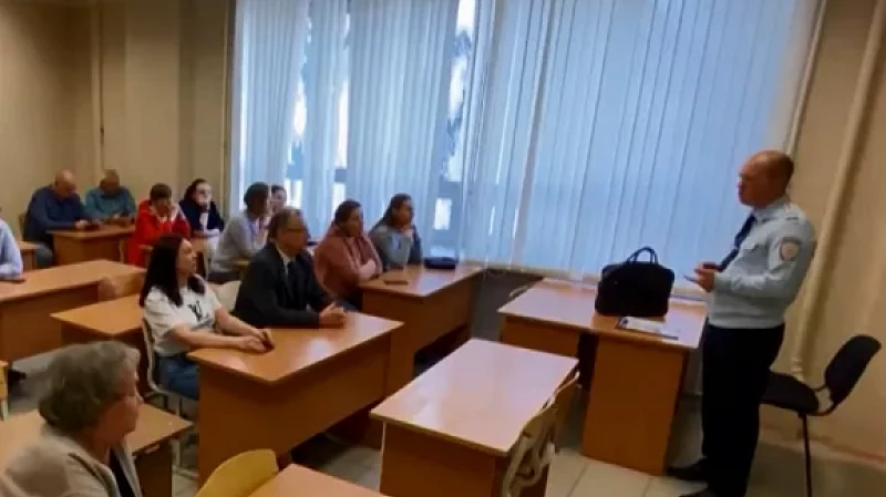 Полицейские рассказали гражданам об уловках аферистов