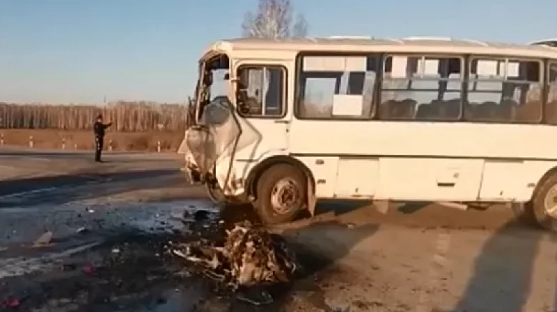 Мотоциклист погиб при столкновении с автобусом