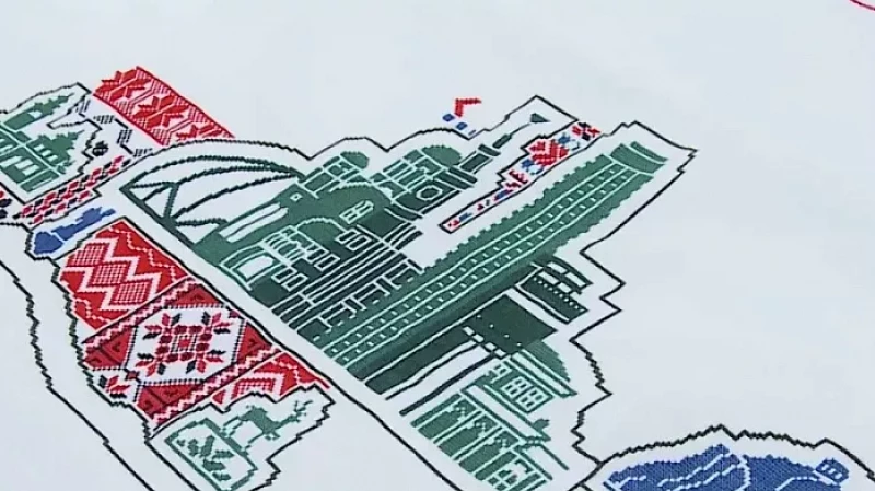 Мастерицы вышивают карту Свердловской области