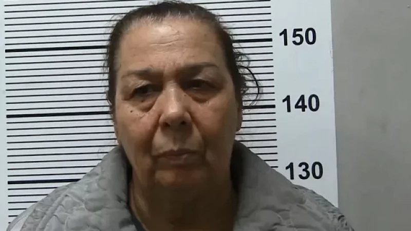 Женщина, укравшая у пенсионерки 200 тысяч рублей, пришла с повинной к своей жертве