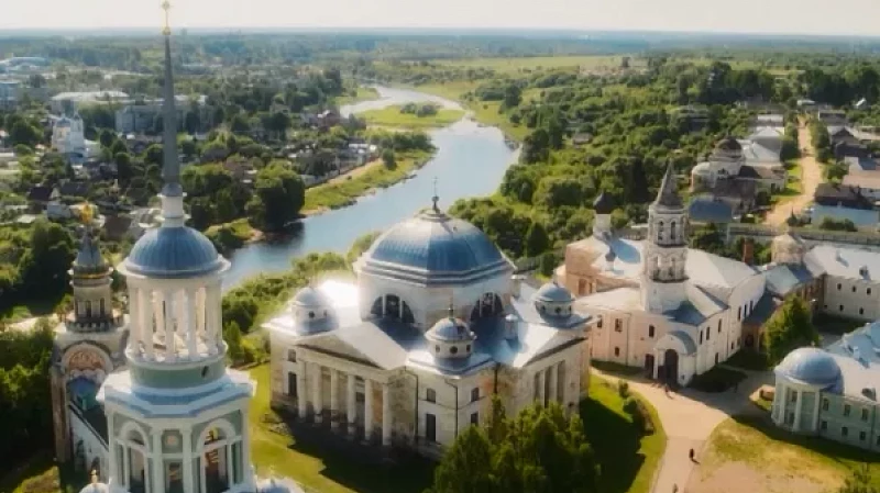 В пасхальные дни на большие экраны страны вышел фильм-поэма «Русский крест»