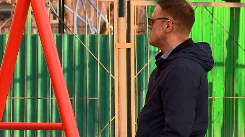 Мужчину, у которого изъяли ребёнка, обвинили в неподчинении приставам