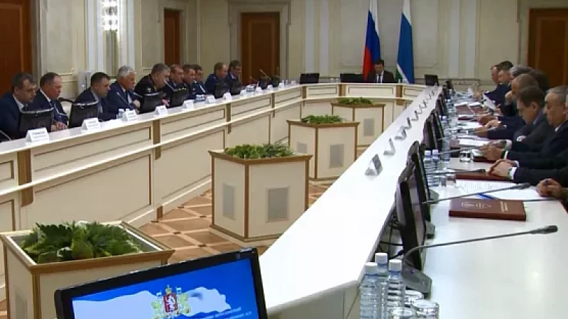 Евгений Куйвашев поручил обеспечить безопасность свердловчан на предстоящих праздниках