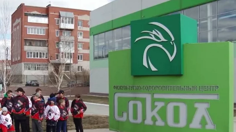 В ходе рабочей поездки губернатор дал старт строительству дома для бюджетников и передал автобус юным спортсменам