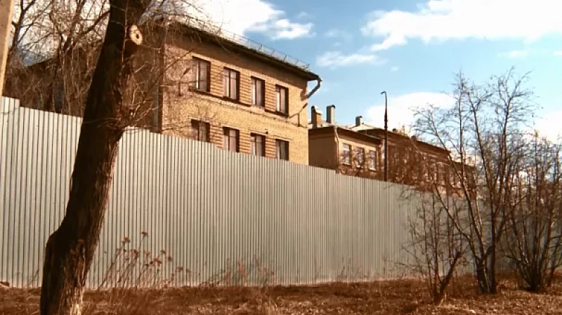 Двух подростков обвиняют в изнасиловании детей в спецшколе