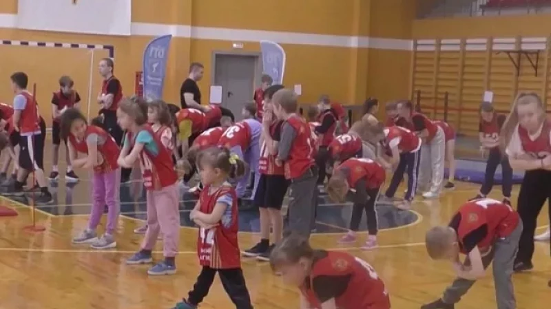 Сотрудники полиции с детьми сдавали нормы ГТО на фестивале 100-летия общества «Динамо»